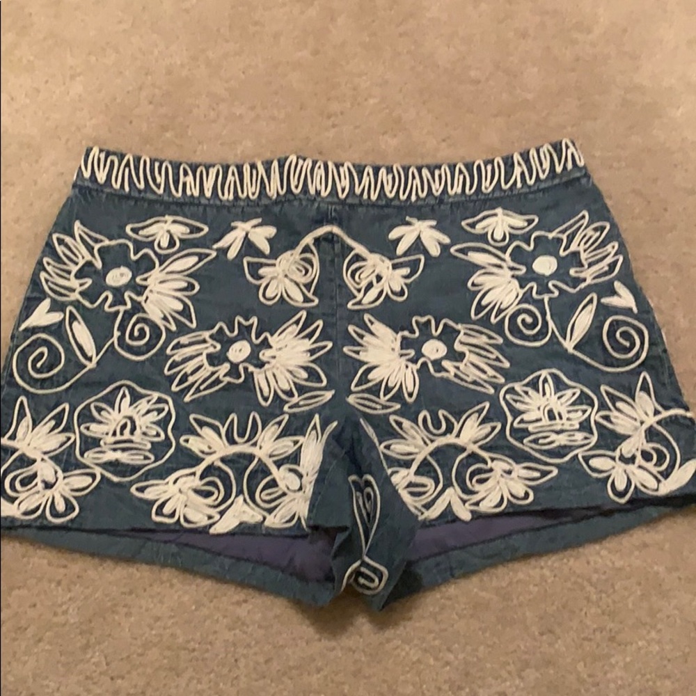 Alice + Olivia embroidered Shorts